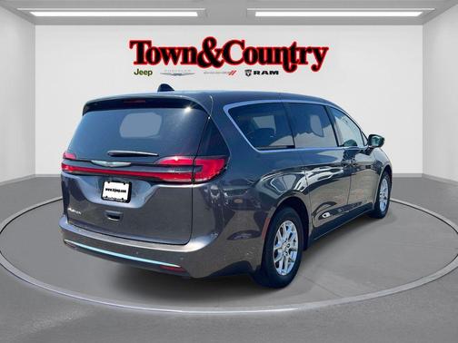 Granite Crystal Clearcoat Metallic 2023 Chrysler Pacifica Touring-L