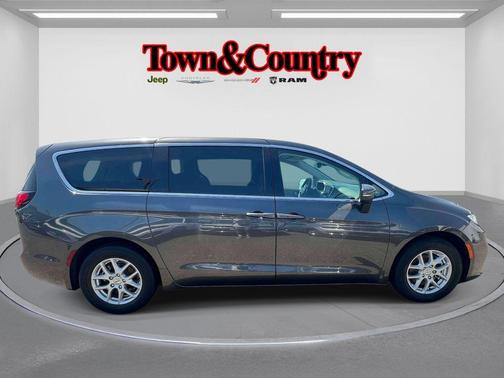 Granite Crystal Clearcoat Metallic 2023 Chrysler Pacifica Touring-L