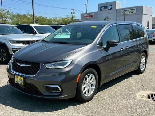 Granite Crystal Clearcoat Metallic 2023 Chrysler Pacifica Touring-L
