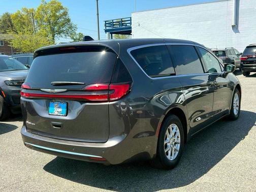 Granite Crystal Clearcoat Metallic 2023 Chrysler Pacifica Touring-L