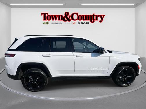 2023 Jeep Grand Cherokee Laredo
