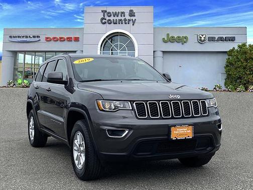 Photo 3 of 31 of 2019 Jeep Grand Cherokee Laredo
