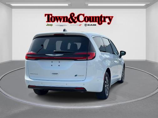 2023 Chrysler Pacifica Hybrid Touring L