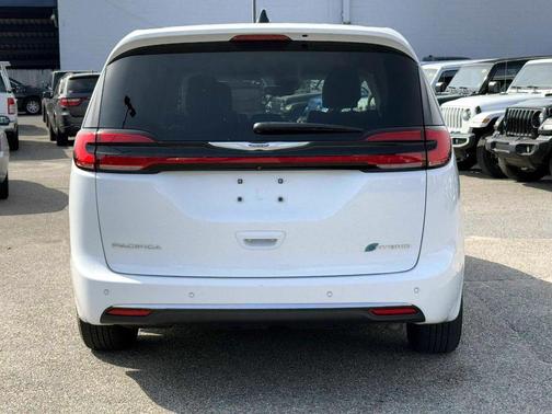 2023 Chrysler Pacifica Hybrid Touring L