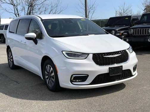 2023 Chrysler Pacifica Hybrid Touring L