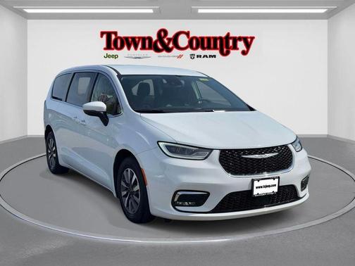 2023 Chrysler Pacifica Hybrid Touring L