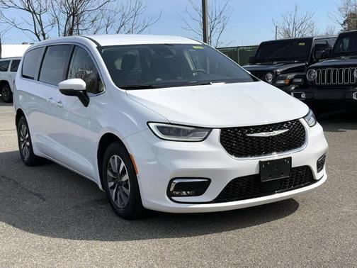 2023 Chrysler Pacifica Hybrid Touring L