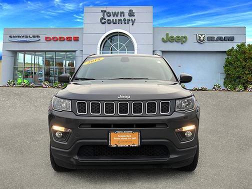 Photo 3 of 31 of 2018 Jeep Compass Latitude