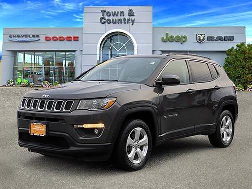Photo 4 of 31 of 2018 Jeep Compass Latitude