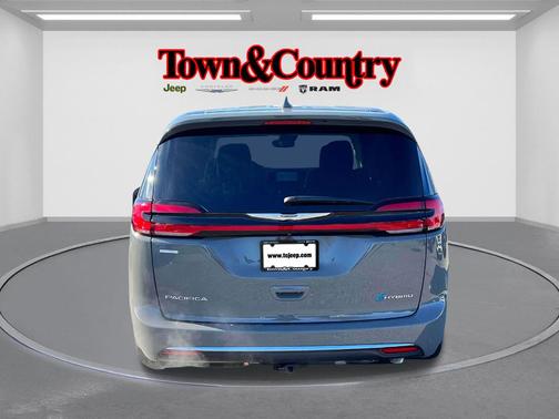 2022 Chrysler Pacifica Hybrid Touring L