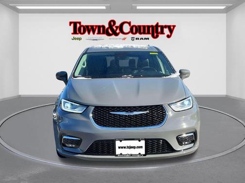 2022 Chrysler Pacifica Hybrid Touring L