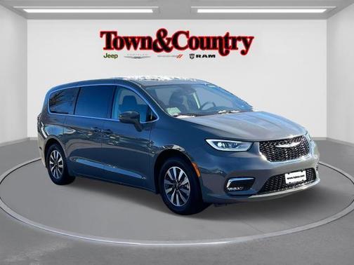 2022 Chrysler Pacifica Hybrid Touring L