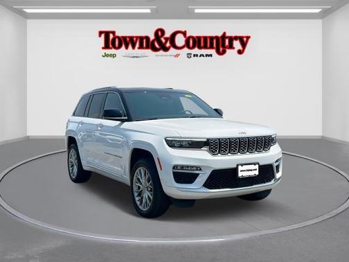 2022 Jeep Grand Cherokee Summit