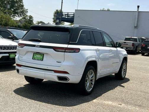 2022 Jeep Grand Cherokee Summit