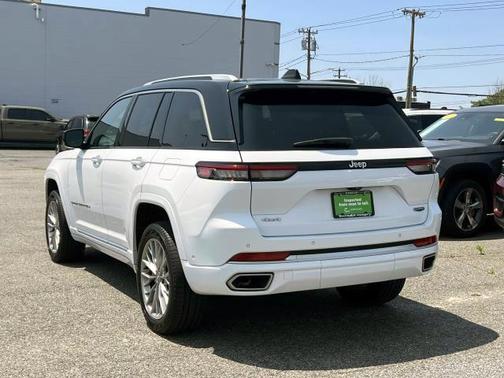2022 Jeep Grand Cherokee Summit