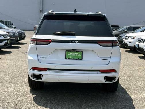 2022 Jeep Grand Cherokee Summit