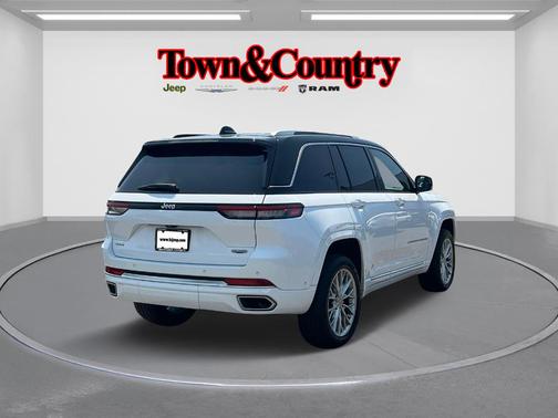 2022 Jeep Grand Cherokee Summit