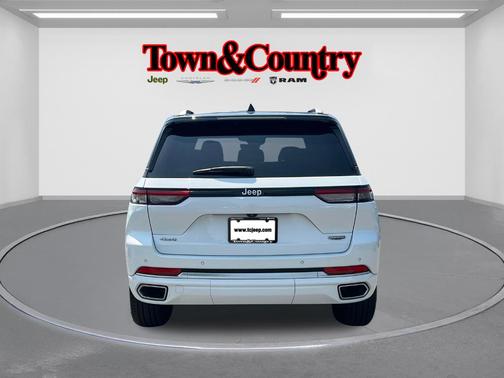 2022 Jeep Grand Cherokee Summit