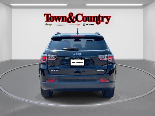 Diamond Black 2022 Jeep Compass Latitude