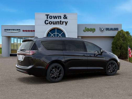 Diamond Black 2026 Chrysler Pacifica Select