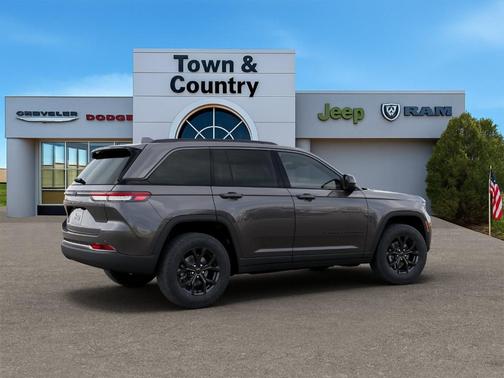 2026 Jeep Grand Cherokee Laredo