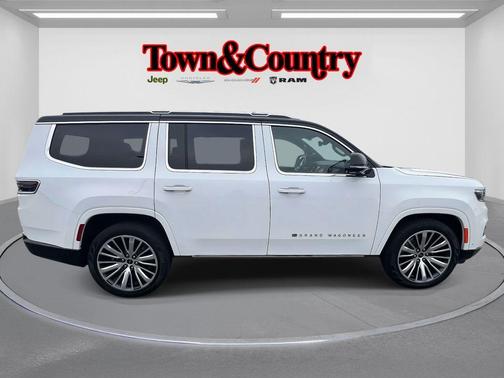 2025 Jeep Grand Wagoneer Base