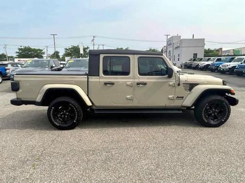 2022 Jeep Gladiator Sport
