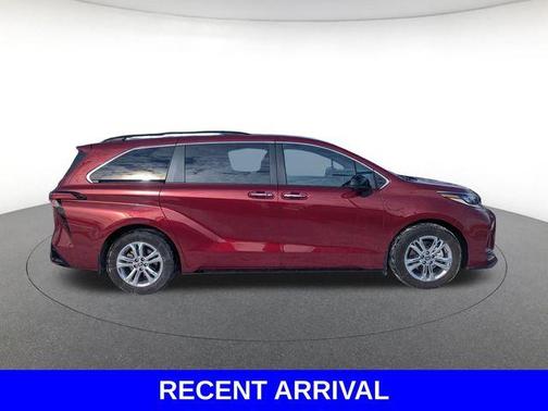 2022 Toyota Sienna XSE 7 Passenger