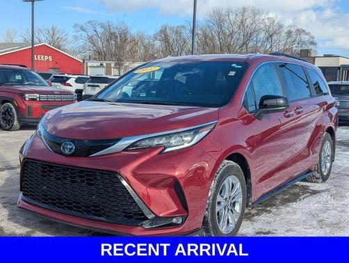 2022 Toyota Sienna XSE 7 Passenger