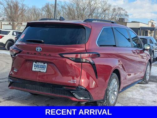 2022 Toyota Sienna XSE 7 Passenger