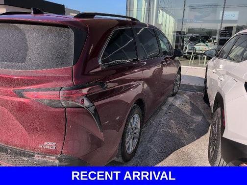 2022 Toyota Sienna XSE 7 Passenger
