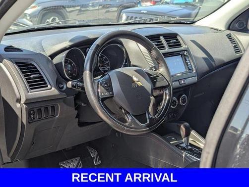 Labrador Black Metallic 2018 Mitsubishi Outlander Sport 2.0 LE