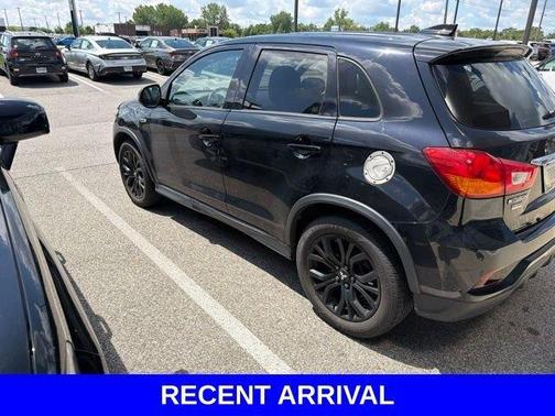 Labrador Black Metallic 2018 Mitsubishi Outlander Sport 2.0 LE