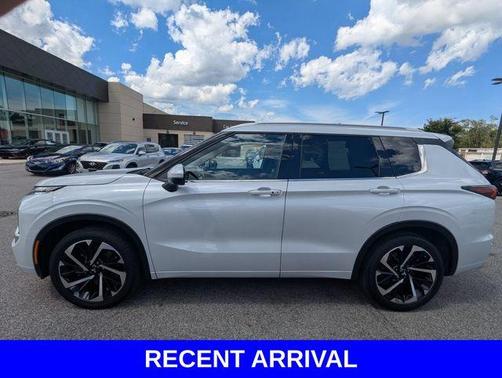 White Diamond 2024 Mitsubishi Outlander SEL