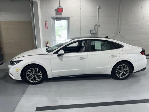 2022 Hyundai SONATA SEL