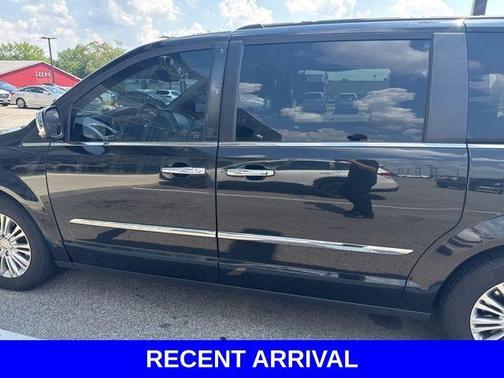 2016 Chrysler Town & Country Touring-L