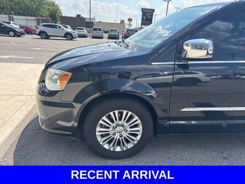 2016 Chrysler Town & Country Touring-L