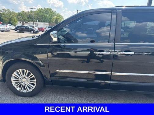 2016 Chrysler Town & Country Touring-L