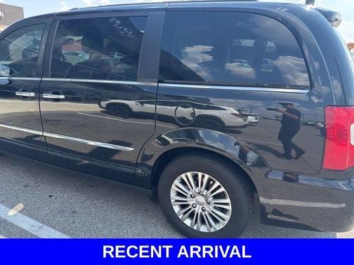 2016 Chrysler Town & Country Touring-L
