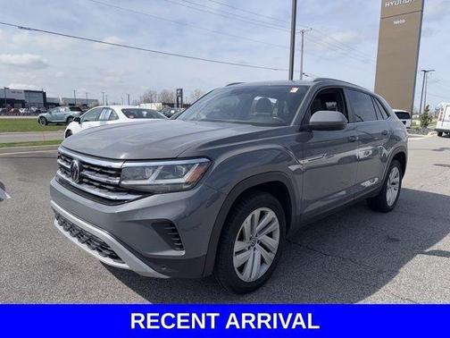 Pure Gray 2020 Volkswagen Atlas Cross Sport 2.0T SE w/Technology