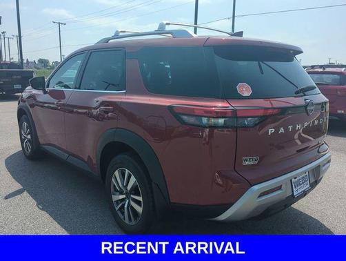 2024 Nissan Pathfinder SL