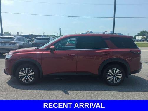 2024 Nissan Pathfinder SL