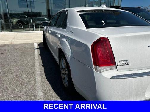 Bright White Clearcoat 2016 Chrysler 300 Limited