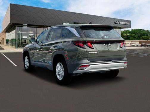 2025 Hyundai TUCSON SE