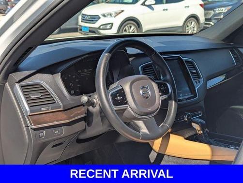 2019 Volvo XC90 T6 Momentum