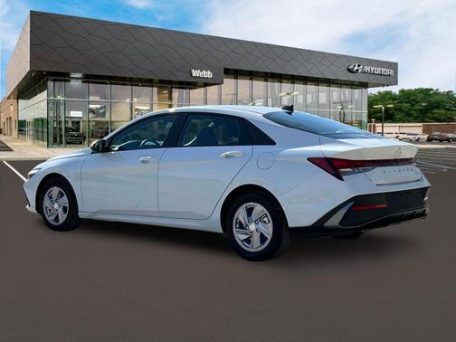 2025 Hyundai ELANTRA SE