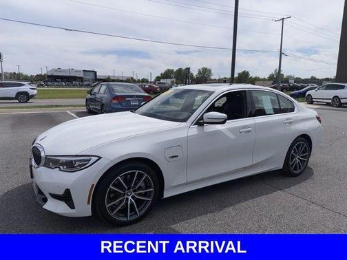 Alpine White 2022 BMW 330e xDrive