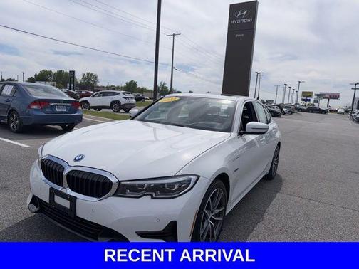 Alpine White 2022 BMW 330e xDrive