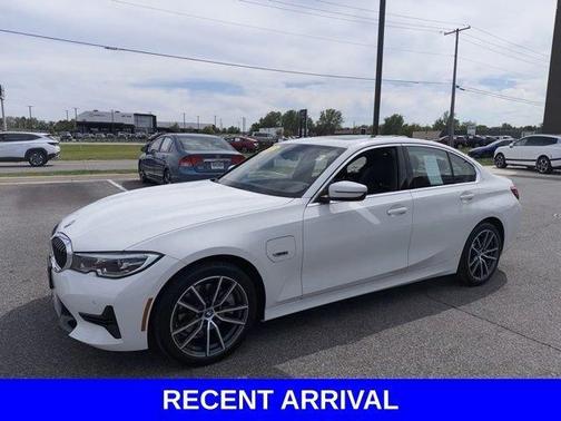 Alpine White 2022 BMW 330e xDrive
