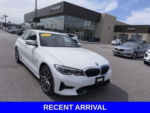 Alpine White 2022 BMW 330e xDrive